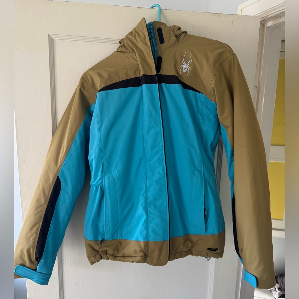 Size small almost new spider ski jacket! Very warm, removal hood with zipper.
